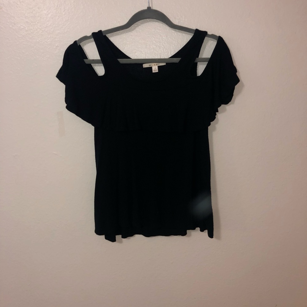 Black open shoulder tank top !